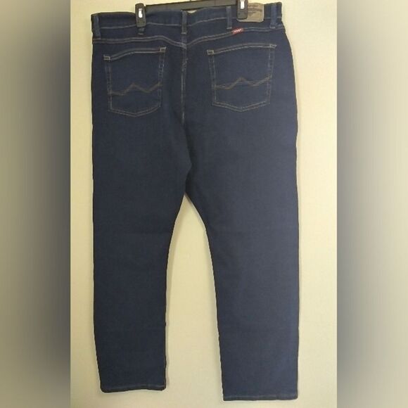 NWT Wrangler Athletic Fit Dark Wash Jeans Size 40x30 - Picture 4 of 4